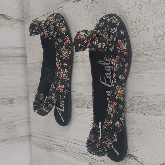 American Eagle black floral slipon ballet flats w bow elastic back heel Size 6 - Picture 5 of 9